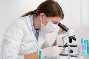 ANÁLISES CLÍNICAS E MICROBIOLOGIA