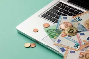 INVESTIMENTOS E CRIPTOMOEDAS